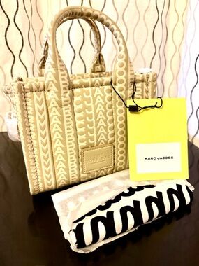 Marc Jacobs Logo-Print Tote